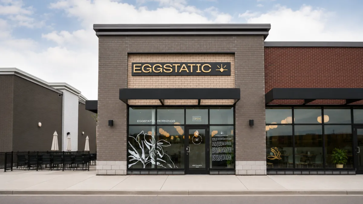 Eggstatic Brampton — brunch restaurant interior