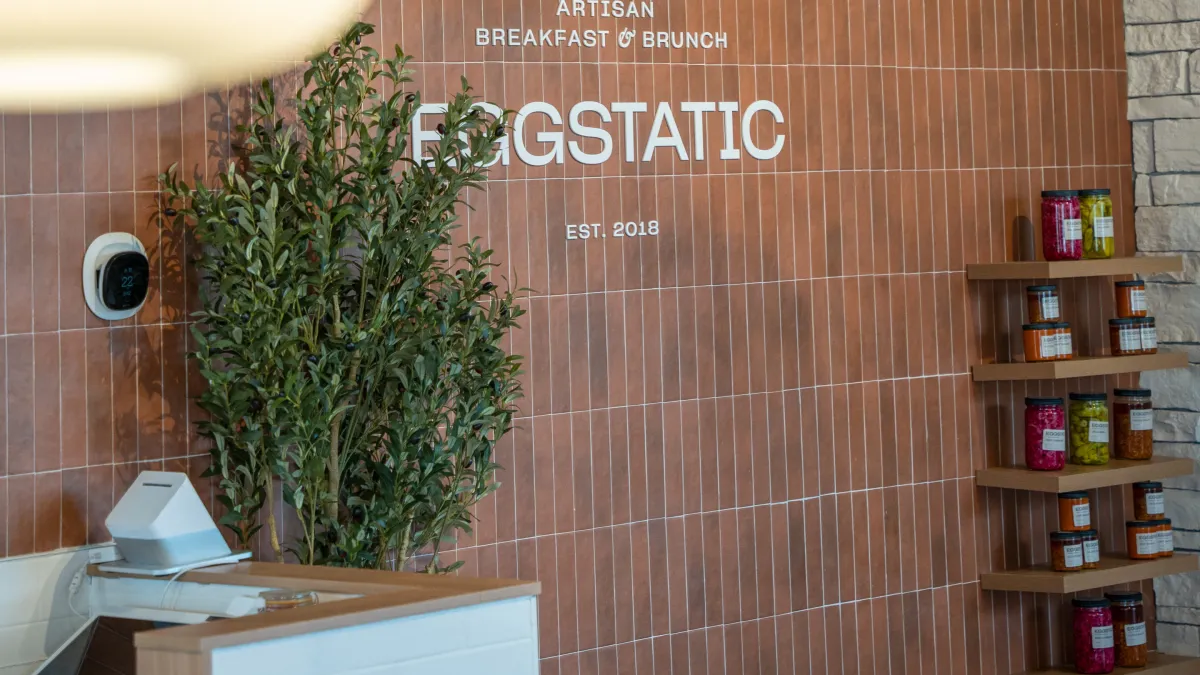 Eggstatic Mississauga — brunch restaurant interior