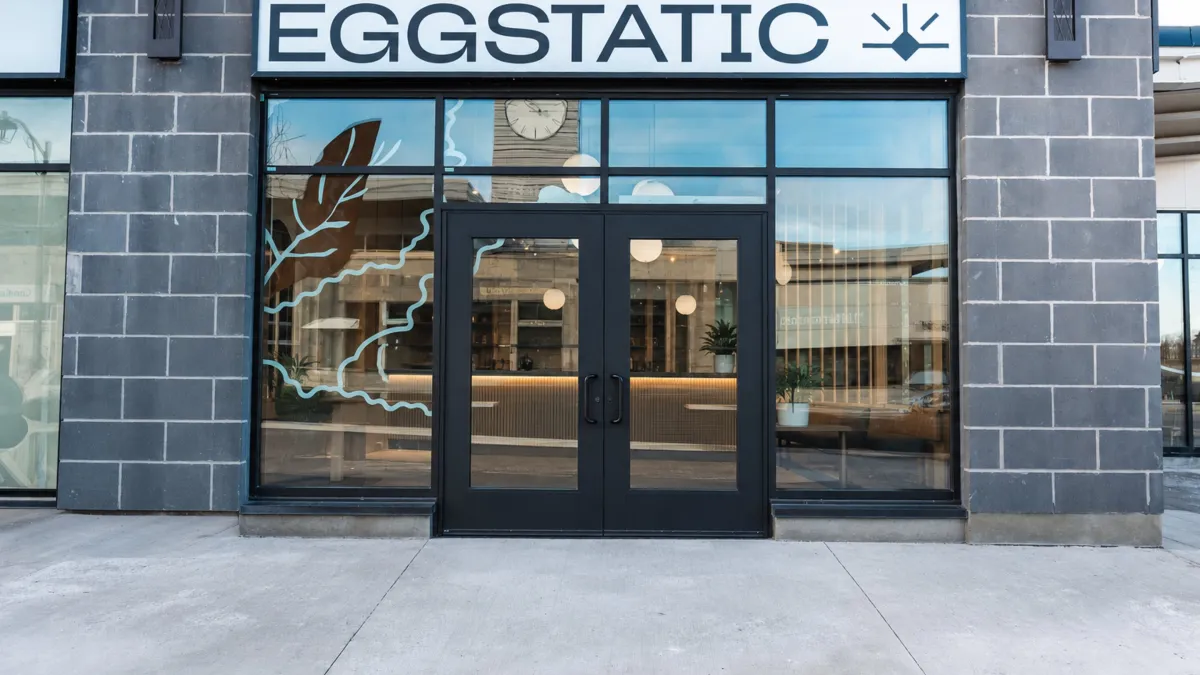 Eggstatic Ottawa — brunch restaurant interior