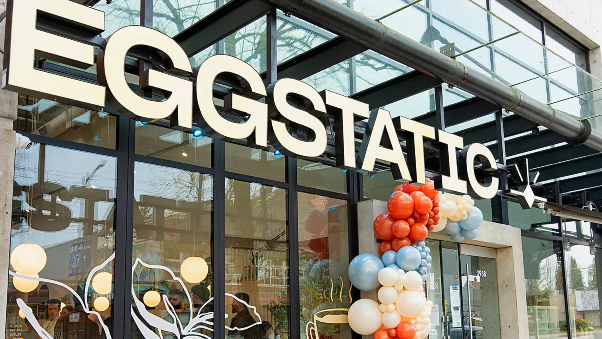 Eggstatic Vancouver — brunch restaurant interior